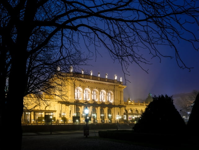Night picture of Kursalon Vienna, Stadtpark, Christmas Concerts